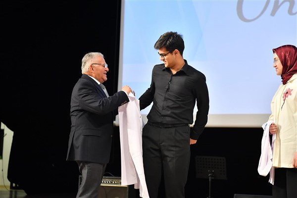 Başkan Büyükkılıç, Erciyes Üniversitesi Tıp Fakültesi’ndeki törene katıldı