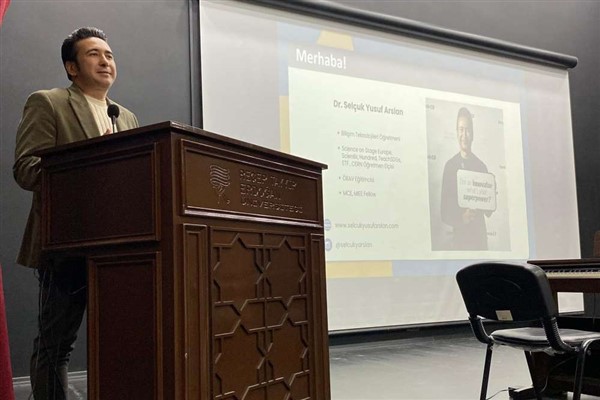 Recep Tayyip Erdoğan Üniversitesi’nde Öğretmenler Günü Programı düzenlendi