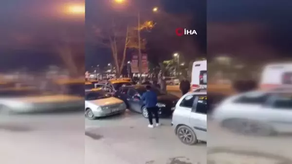 Bursa'da Trafik Kazası: 1'i Ağır 2 Yaralı