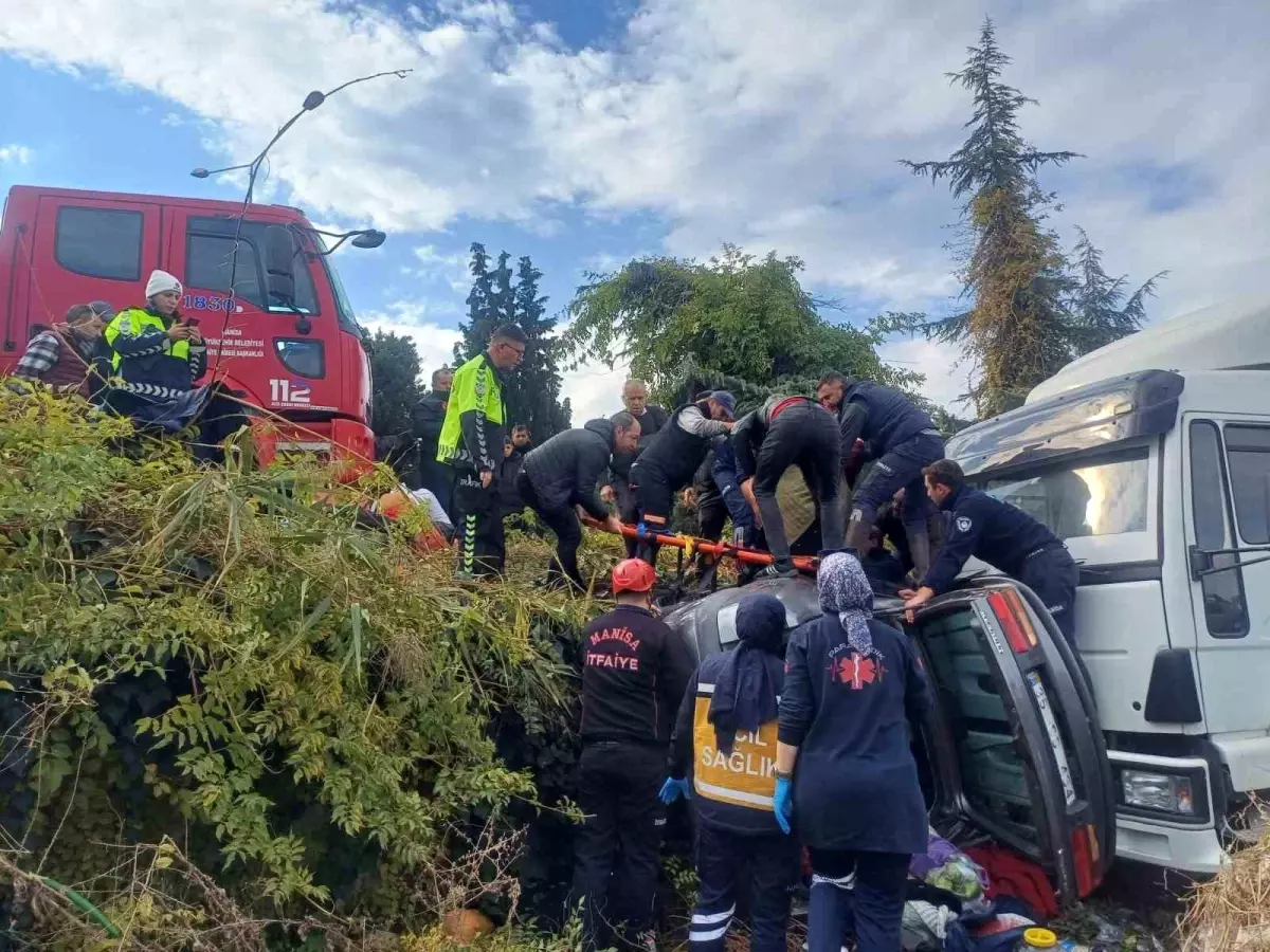 Salihli’de Trafik Kazası: Park Halindeki Kamyona Çarpan Otomobilde 1 Yaralı