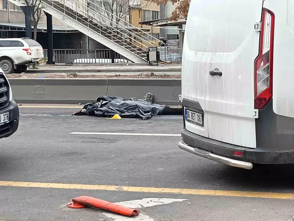 Ankara’da Üst Geçitten Atlayan Kadına Otomobil Çarptı