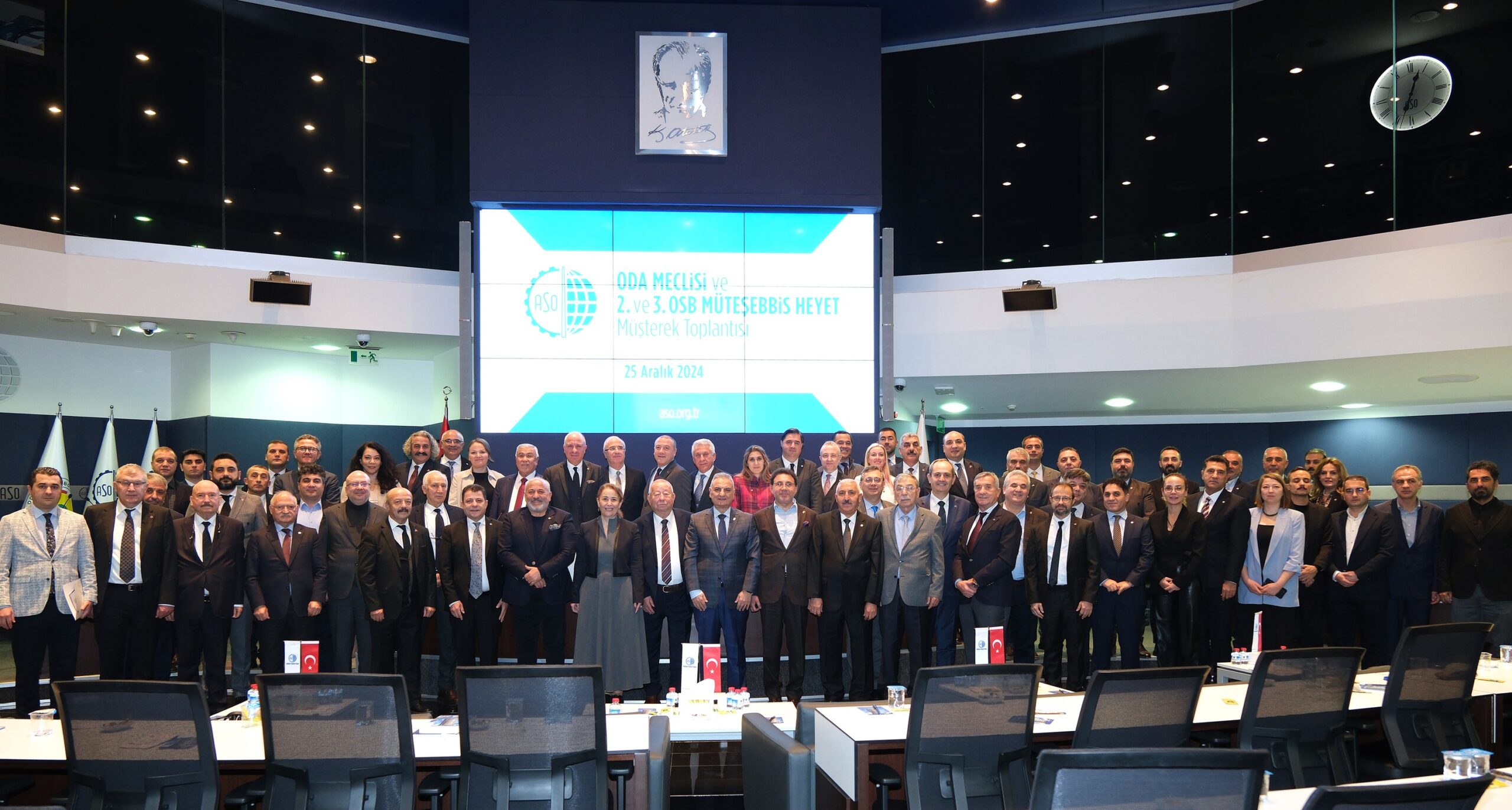 ASO MECLİSİNDEN 2025 İÇİN KRİTİK MESAJLAR: “ENFLASYONLA MÜCADELE VE UYGUN FAİZLİ KREDİLER ŞART”