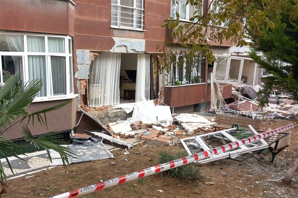 İstanbul Valisi Gül: Patlamayla ilgili çalışmaları savcılarımız devam ettiriyor