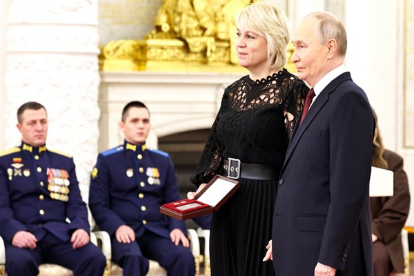 ‘Rusya Kahramanlarına Altın Yıldız Madalyaları’ takdim edilmesi için tören düzenlendi