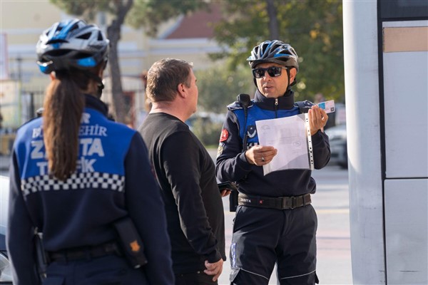 İzmir’de bisikletli zabıtadan denetim