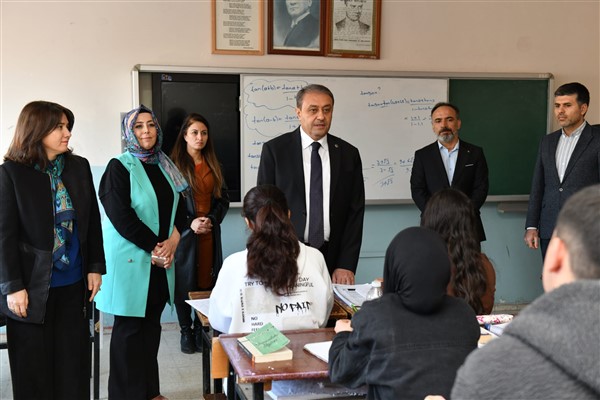 Vali Şıldak’tan Yüzbaşı Ali Saip Ursavaş Anadolu Lisesi’ne ziyaret