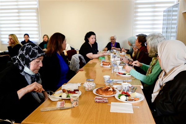 Dünya Yaşlılar Günü Sağlıklı Yaş Alma Merkezi’nde kutlandı