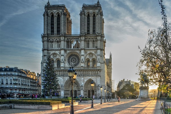 Kristersson: Notre Dame, Avrupa için bir umut sembolü olarak duruyor