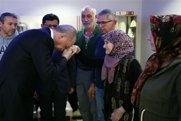 Cumhurbaşkanı Erdoğan’dan, Balıkesir’deki patlamada ölenlerin ailelerine ziyaret