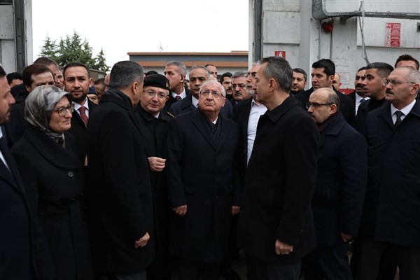 Bakan Güler, Balıkesir’deki patlamada olay yerinde inceleme yaptı