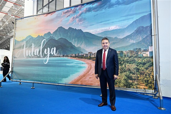 Başkan Böcek, TTI İzmir Uluslararası Turizm Ticaret Fuarı’na katıldı