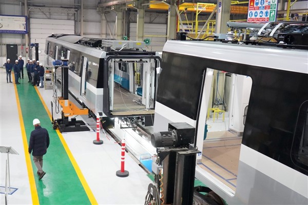 İstanbul’un raylı sistem ağına yeni metro araçları kazandırılıyor