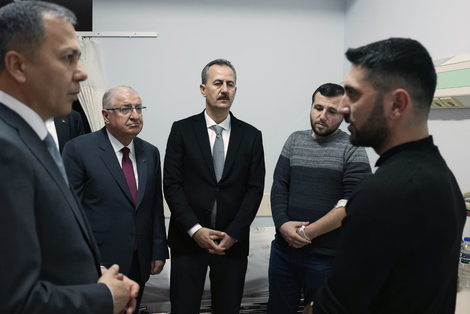 Bakan Güler, Balıkesir’deki fabrika patlamasında yaralanan vatandaşları ziyaret etti