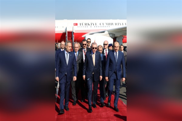 Cumhurbaşkanı Erdoğan, Kahire’ye ulaştı