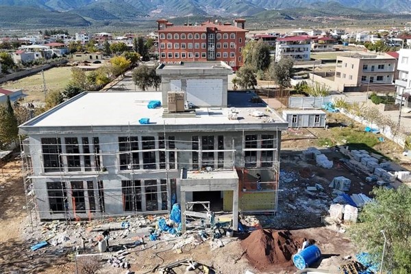 Ardıçlı Anaokulu hizmet binasında çalışmalar tüm hızıyla devam ediyor