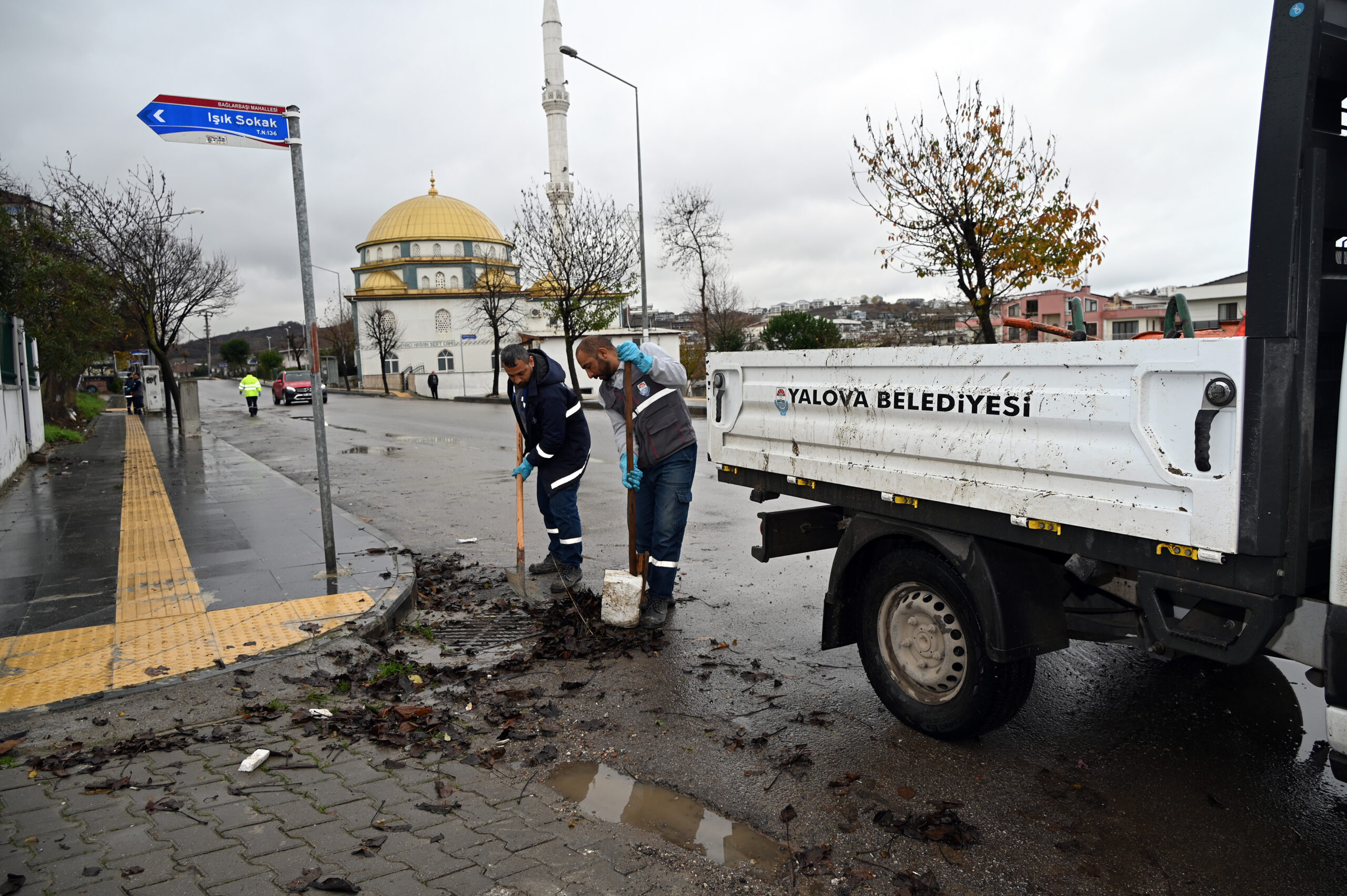 Yalova’da yağmur suyu çalışmaları sürüyor