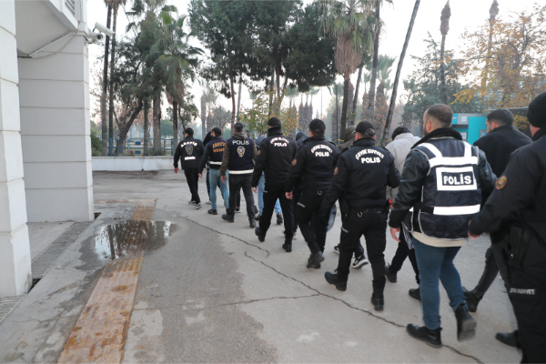Mersin’de organize fuhuş şebekesi çökertildi