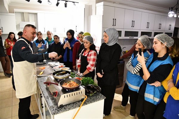 Osmaniye Gastronomi Merkezi üniversite öğrencilerini ağırladı