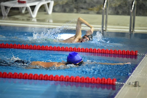 “Sağlığa Kulaç At” yüzme yarışması başladı