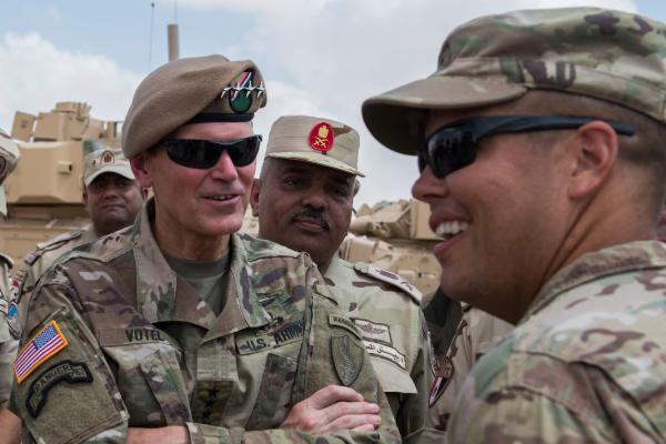 ABD Merkez Komutanlığı Şefi Suriye’deki ABD üslerini ziyaret etti