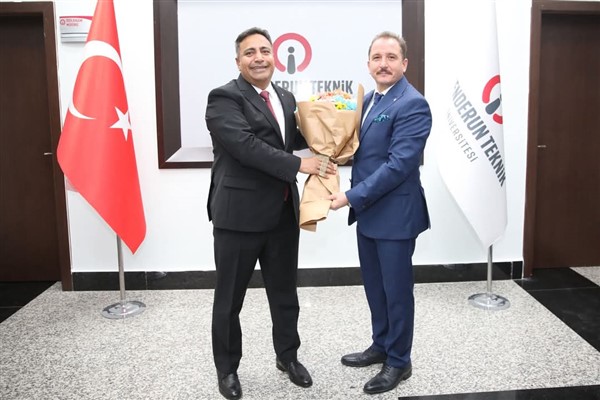 İSTE Rektörlüğü’nde devir teslim töreni