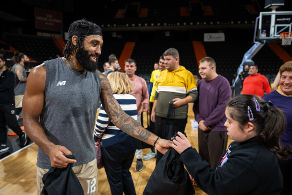Engelsiz Yaşam Parkı üyeleri, MSK Basketbol Takımı ile sahada buluştu