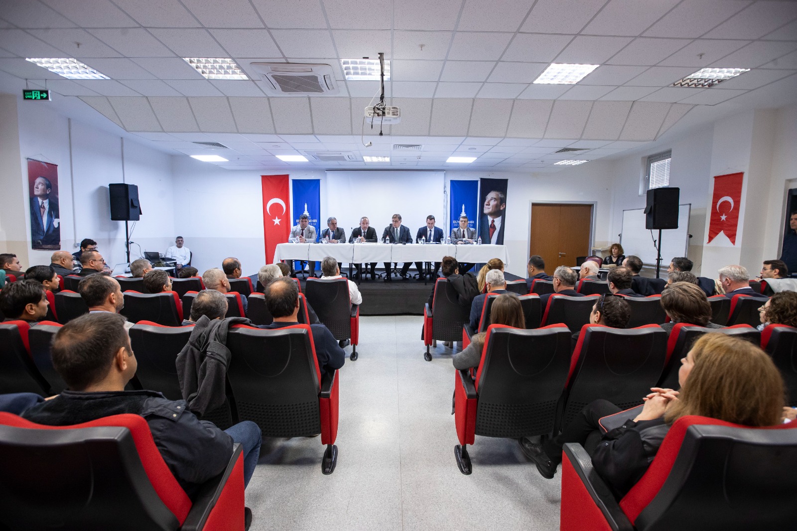 Başkan Tugay, Aliağa’da muhtarlarla bir araya geldi