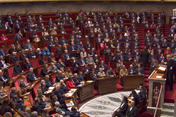 Fransa’da hükümet düştü