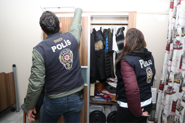 Mersin’de sosyal medya dolandırıcılarına operasyon