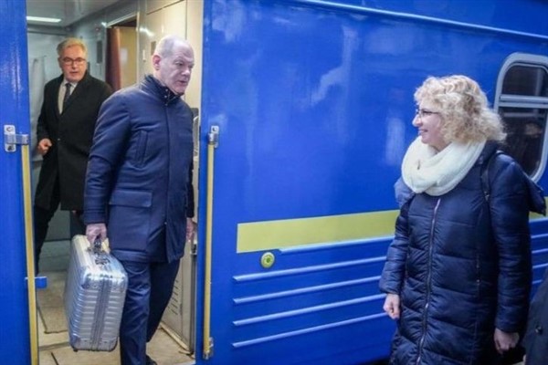 Almanya Başbakanı Olaf Scholz sürpriz ziyaret için Kiev’e gitti