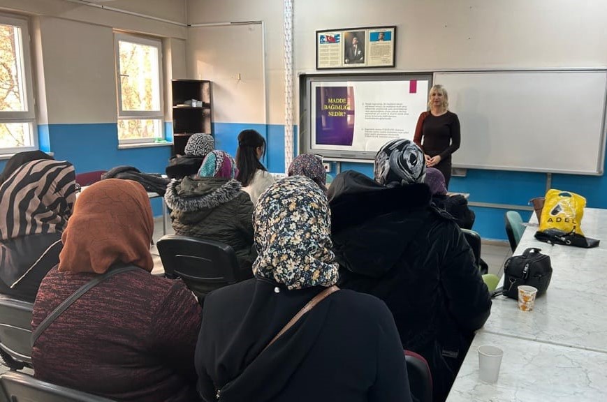 Kütahya Belediyesi Uyuşturucu ile Mücadele (UMER) Birimi’nden eğitim