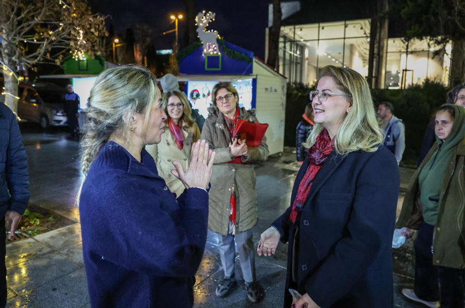 Başkan Ovalıoğlu, Bakırköy’de kurulan yılbaşı panayırını ziyaret etti