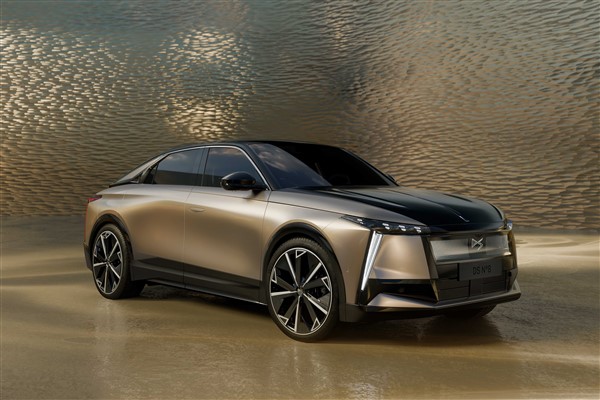 DS Automobiles’in yeni amiral gemisi DS N°8 tanıtıldı