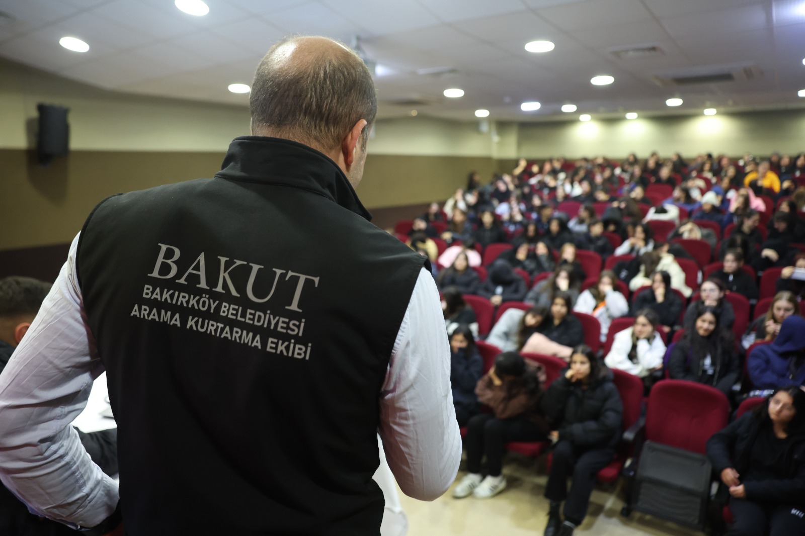 Bakırköy Belediyesi, gençleri afetlere karşı bilinçlendiriyor