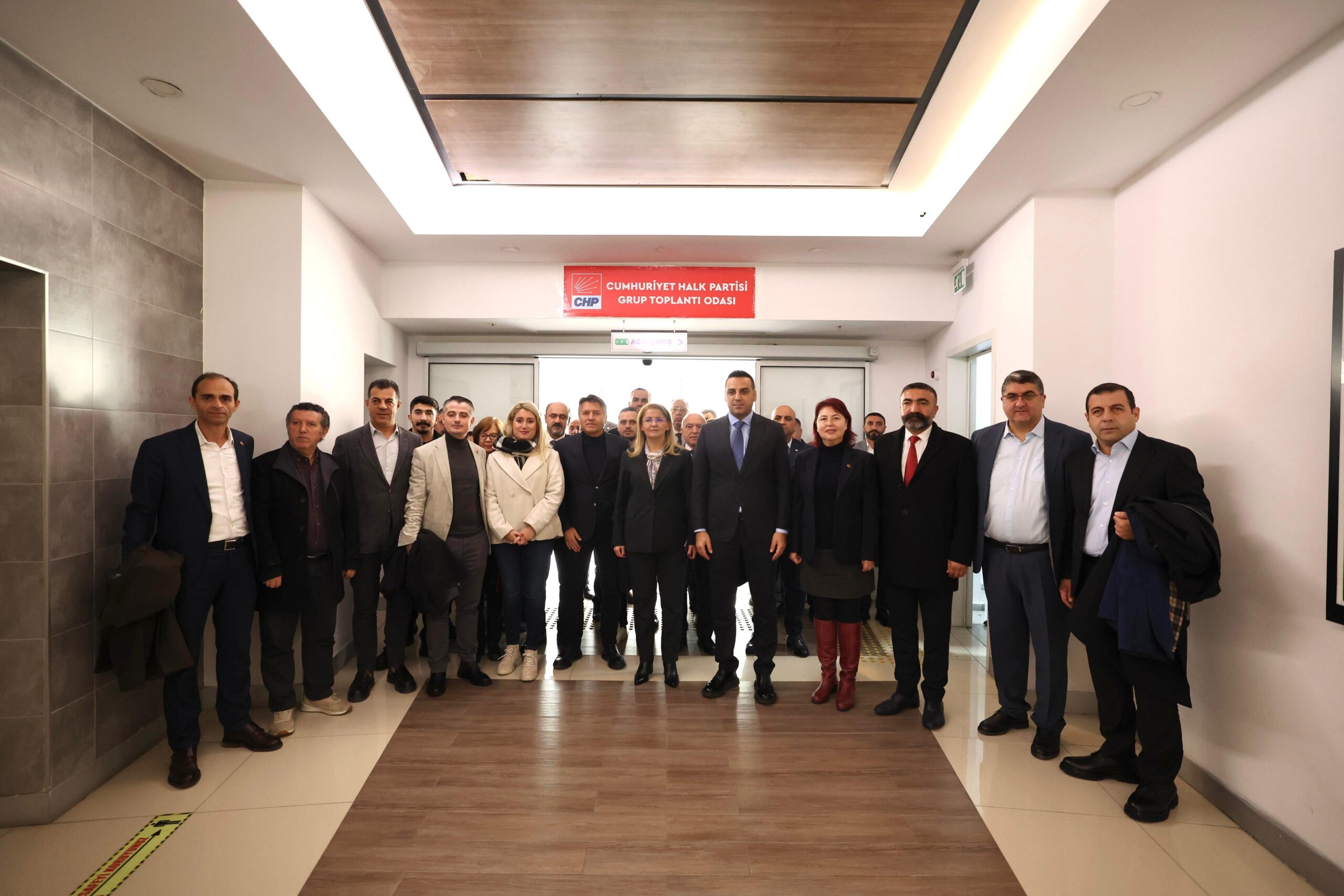 Başkan Ovalıoğlu, Esenyurt’ta demokrasi nöbeti tuttu