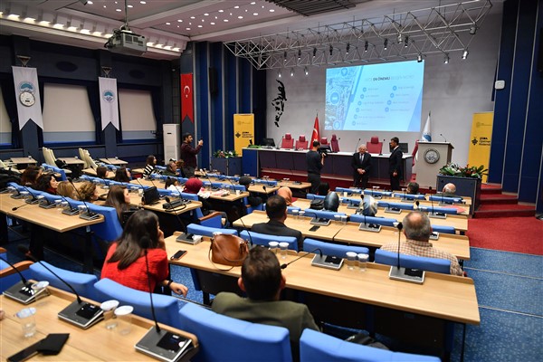 Büyükşehirde öğretmenlere “Akıllı Şehir ve Gelecek” anlatıldı