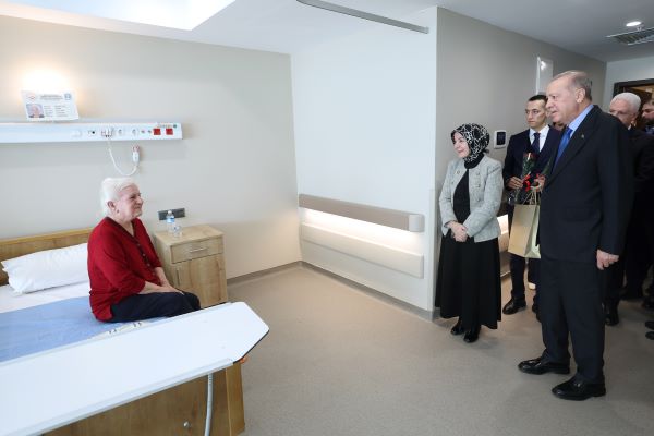Cumhurbaşkanı Erdoğan, Darülaceze Şefkat Özel Bakımevi’ni ziyaret etti