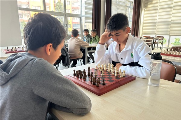 Malatya satranç turnuvasının kazananları belli oldu