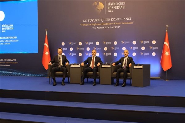 Dışişleri Bakanı Fidan, 15. Büyükelçiler Konferansı’nda Bayraktar, Uraloğlu’nu ağırladı