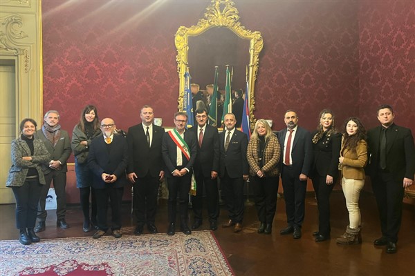 Başkan Kahveci ve beraberindeki heyet, İtalya’ya gitti