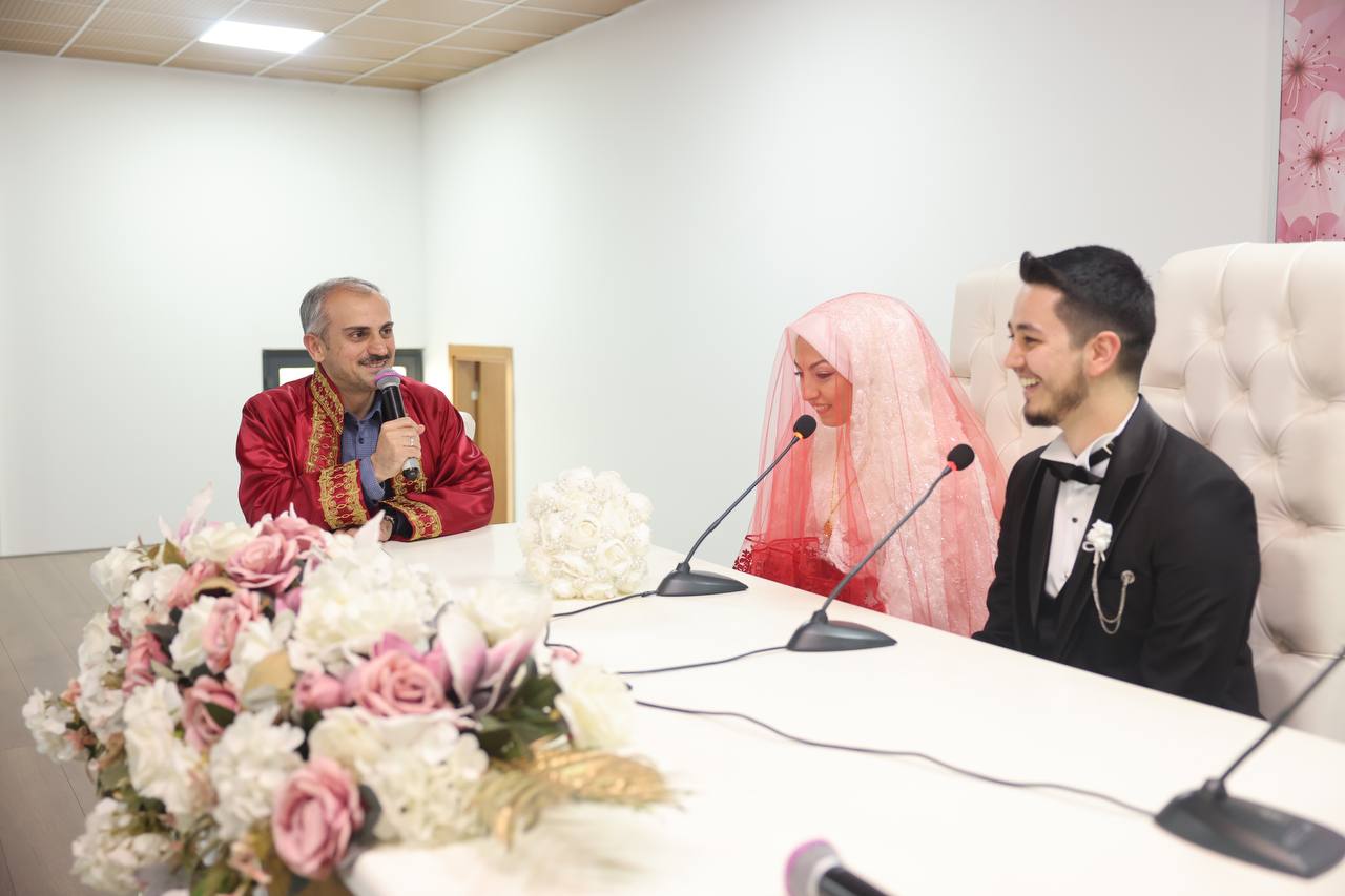 Çayırova Belediyesi Evlendirme Memurluğu’na başvuran  bin 180 çift dünya evine girdi