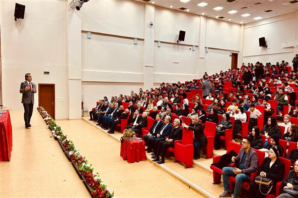 Dörtyol’da “Endüstri 5.0 ve Süper Akıllı Toplum” konferansı düzenlendi