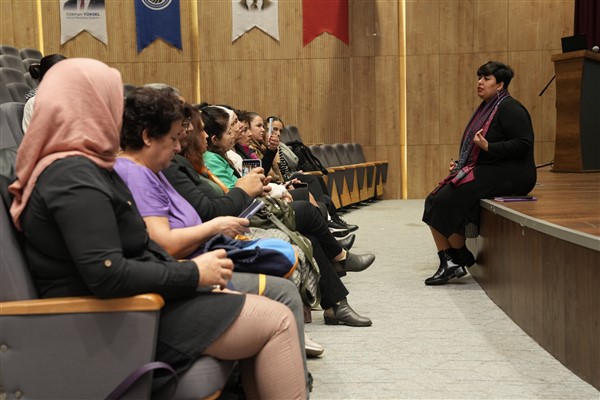 Kartal Belediyesi’nden “Kadın Hakları” semineri