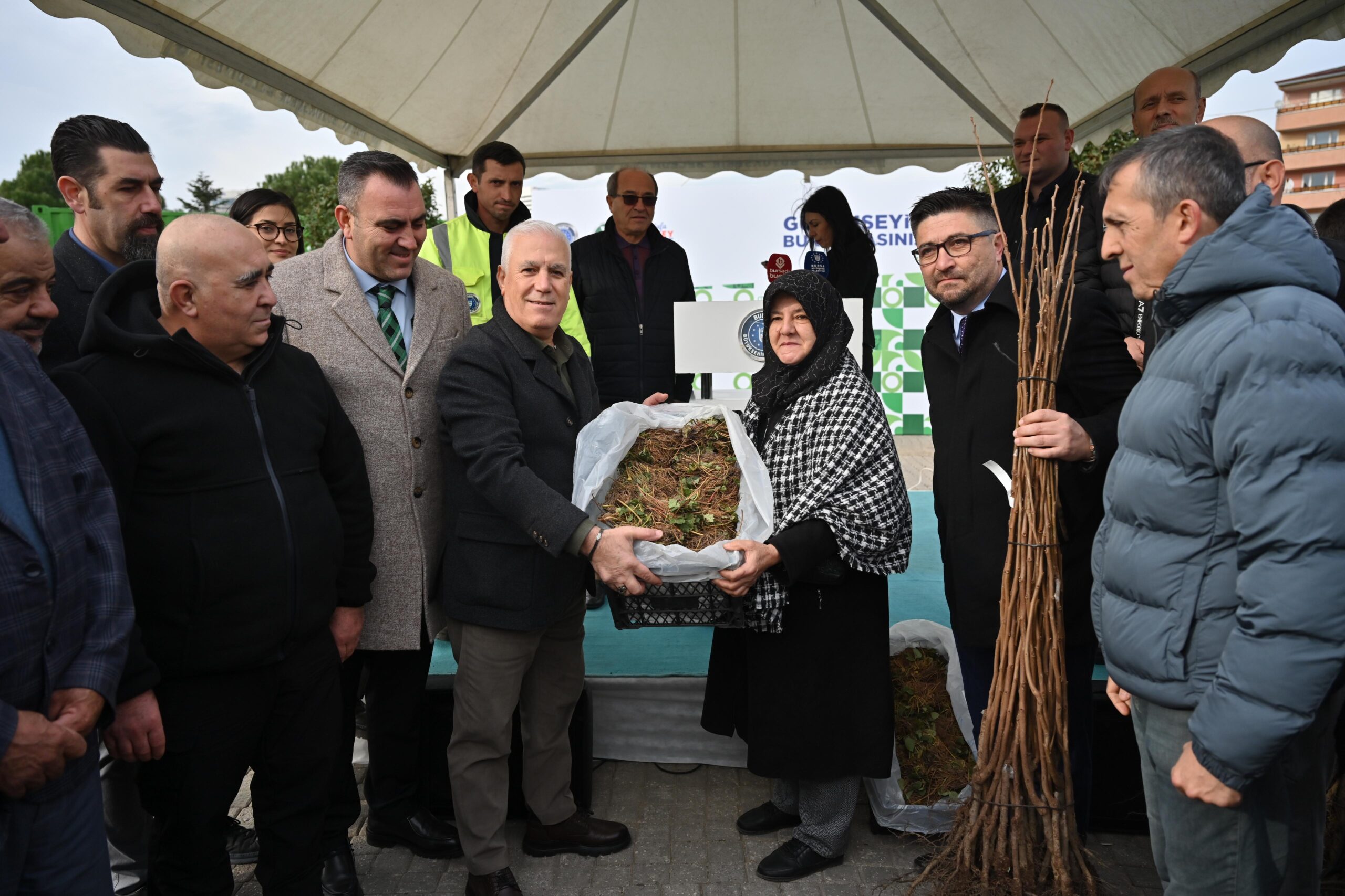 Bursa Büyükşehir Belediyesinden üreticiye fide ve fidan desteği