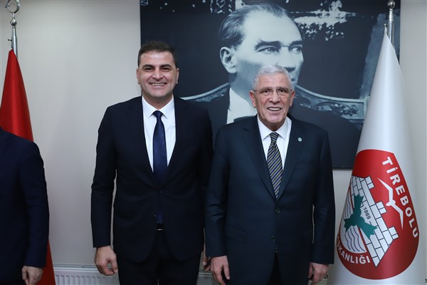 İYİ Parti Genel Başkanı Dervişoğlu, Tirebolu Belediye Başkanı Kara ile görüştü