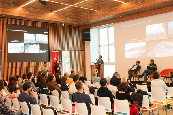 “Nasıl bir İzmir ” serisinde kent için müşterek veri konuşuldu