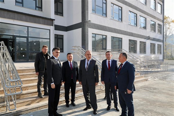 Vali Erol, Ünye’deki eğitim yatırımlarını inceledi