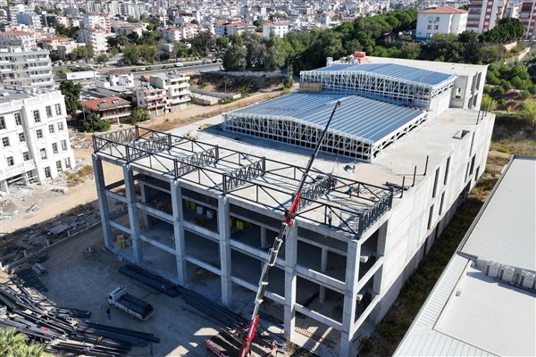 Serik Kongre ve Kültür Merkezi inşaatı devam ediyor