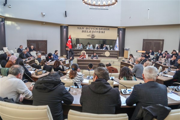 Van Büyükşehir Belediye Meclisinden Doğan ve Okay’ın gözaltına alınmasına tepki