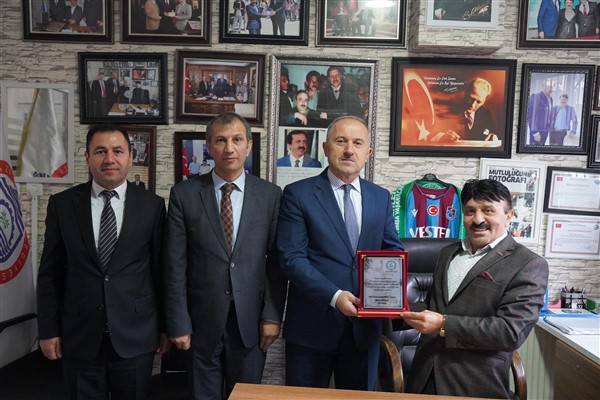 Kaymakam Karamehmetoğlu ve Başkan Aydın’a “Engelli Dostu” teşekkür belgesi